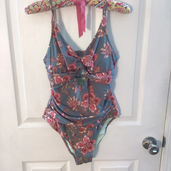 Cupshe Twist & Cut-Out Floral Tummy Control Long Torso One-Piece Size Medium - Picture 3 of 10